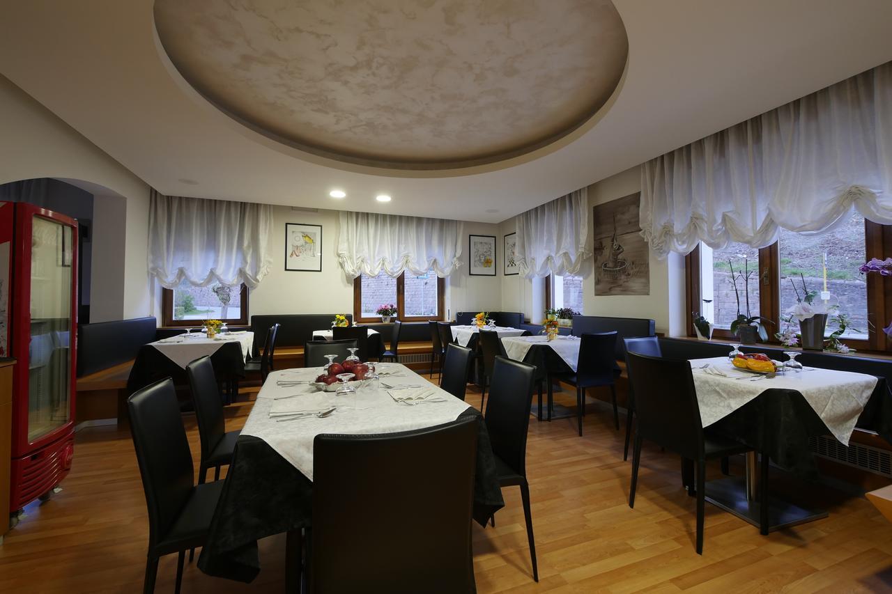 Albergo De March Farra d'Alpago Zewnętrze zdjęcie